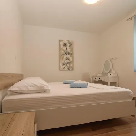 Pikula App-1 By Interhome * Štinjan