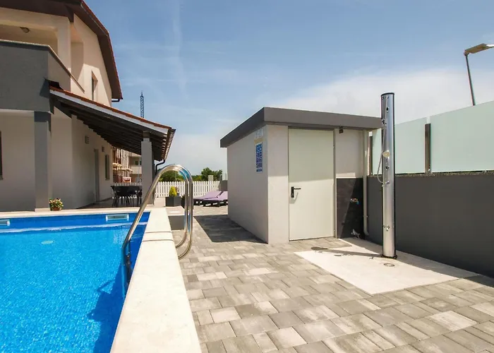 Pikula App-1 By Interhome Daire