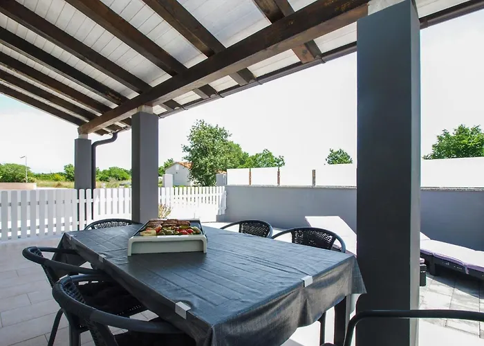 Pikula App-1 By Interhome * Štinjan